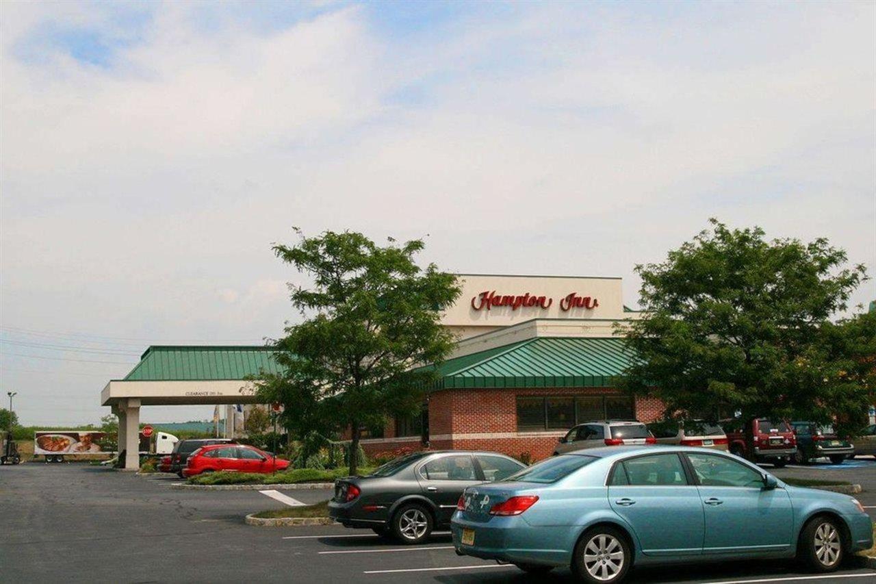 Hampton Inn Flemington Bagian luar foto