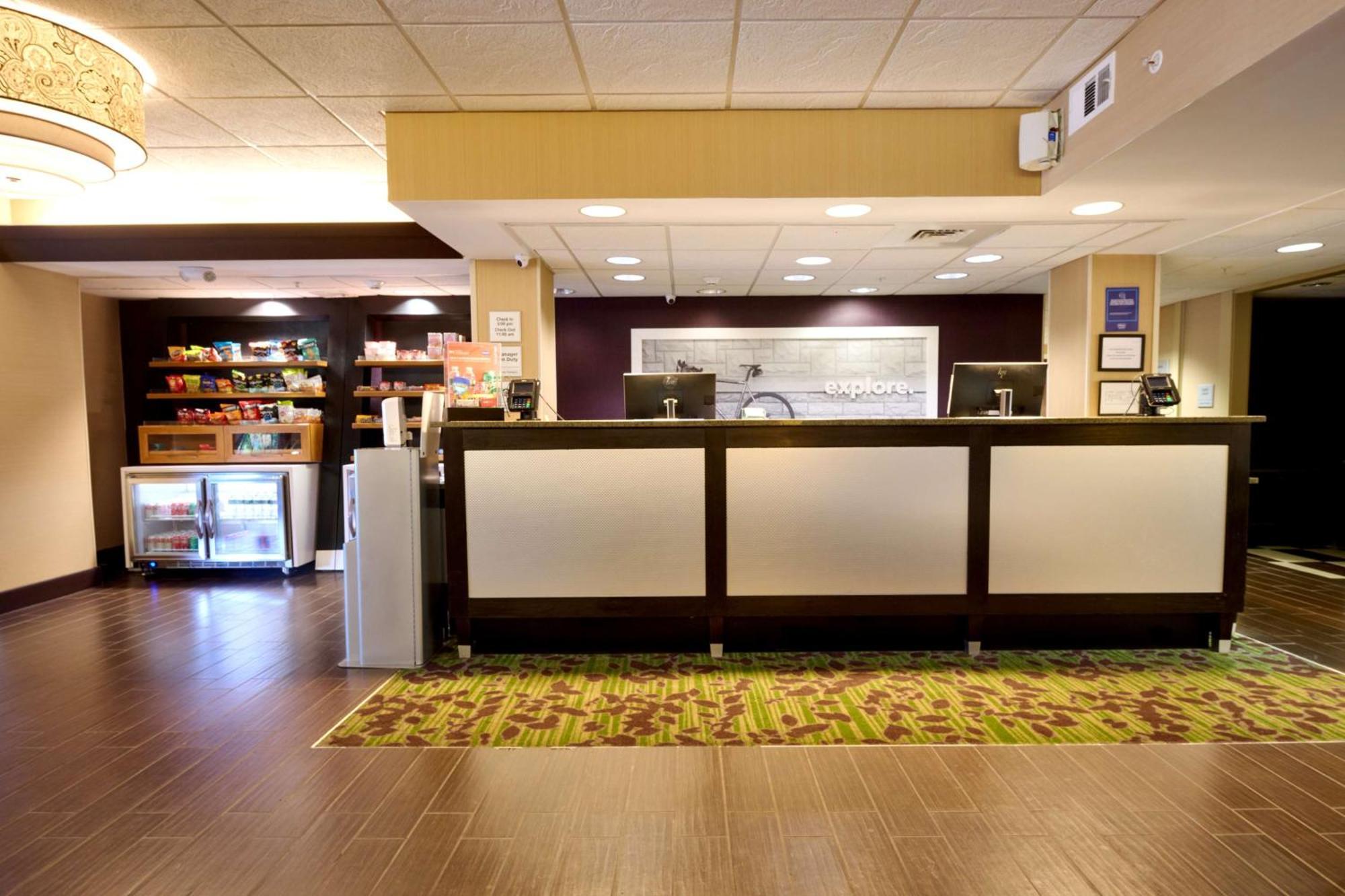 Hampton Inn Flemington Bagian luar foto