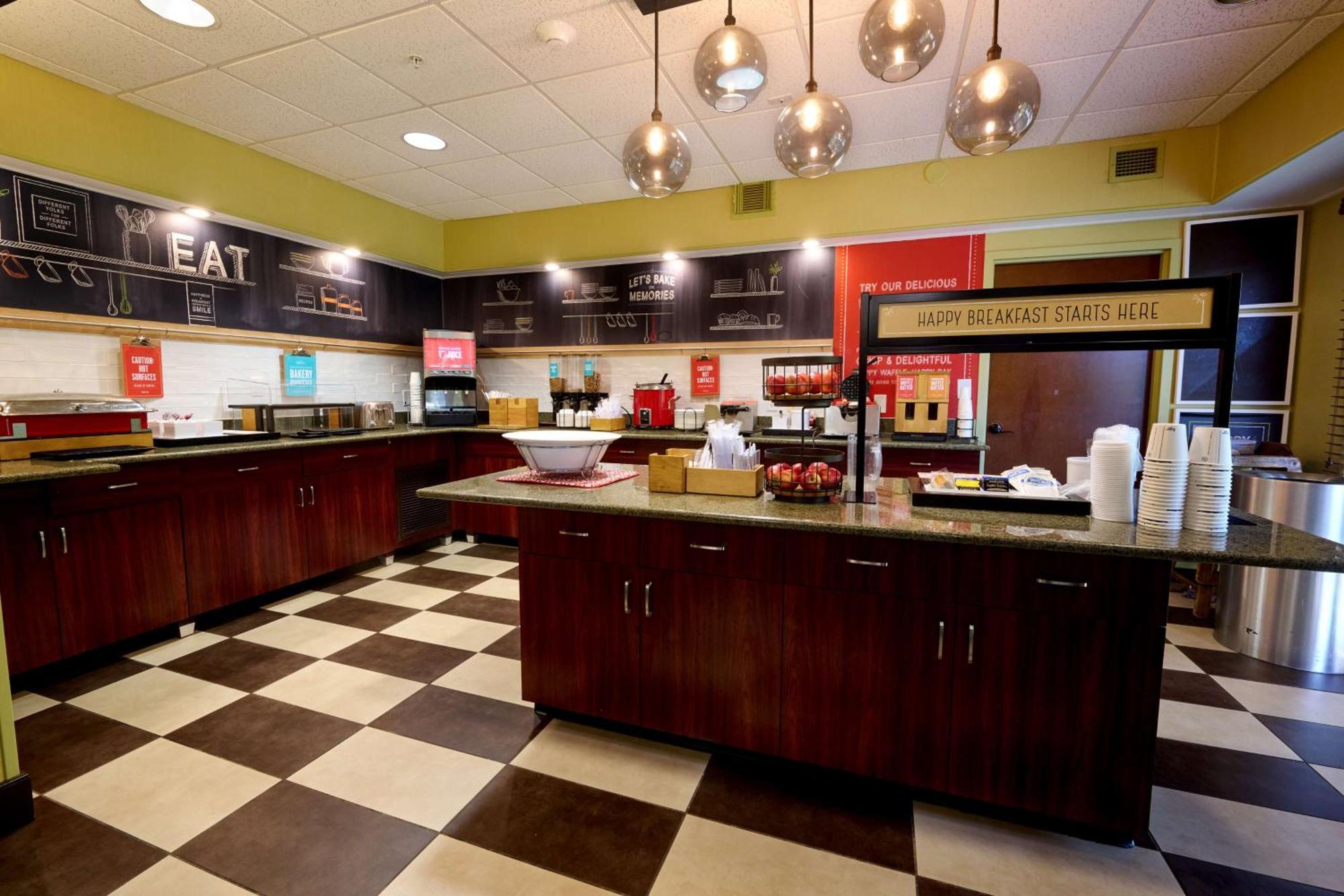 Hampton Inn Flemington Bagian luar foto
