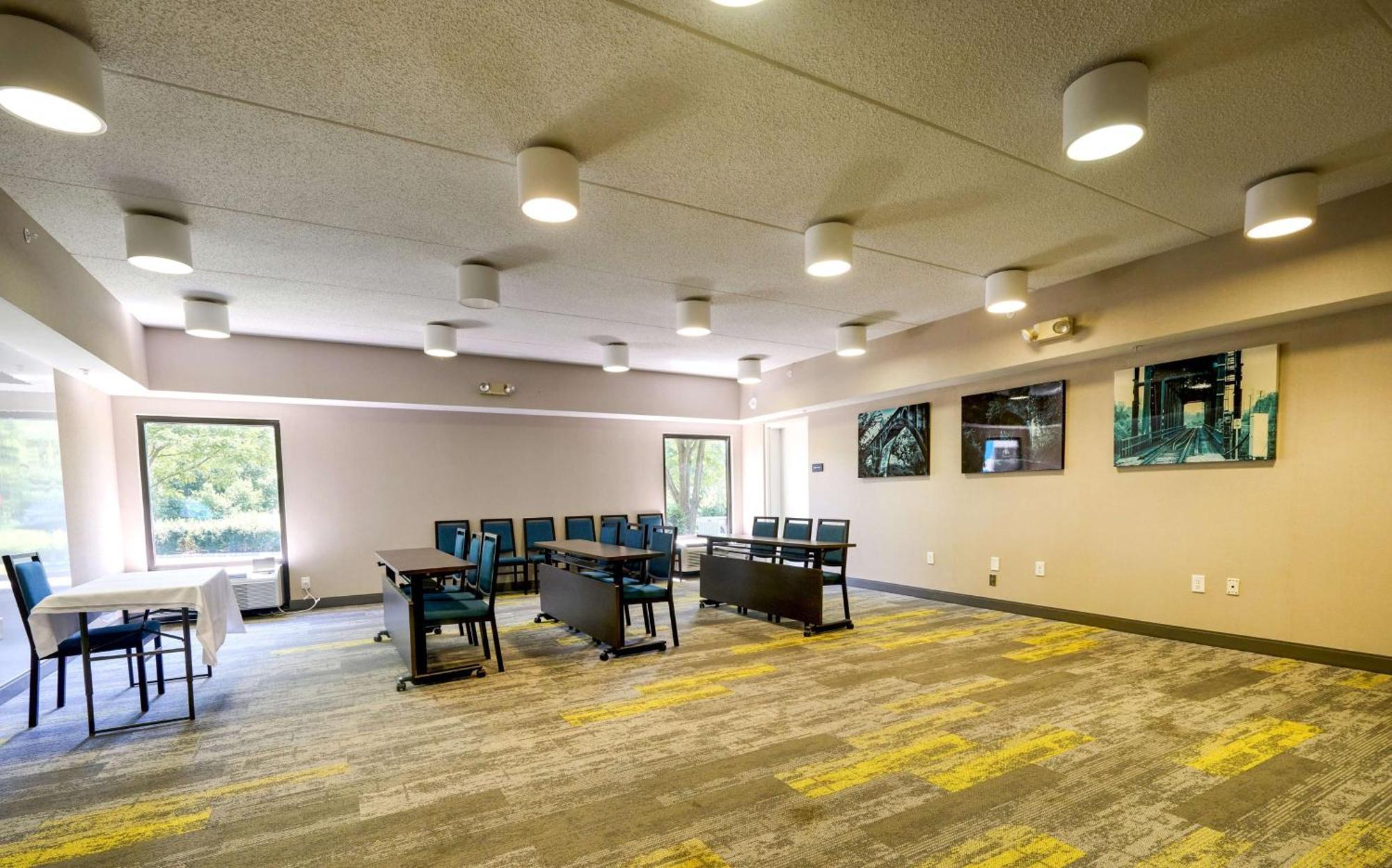 Hampton Inn Flemington Bagian luar foto