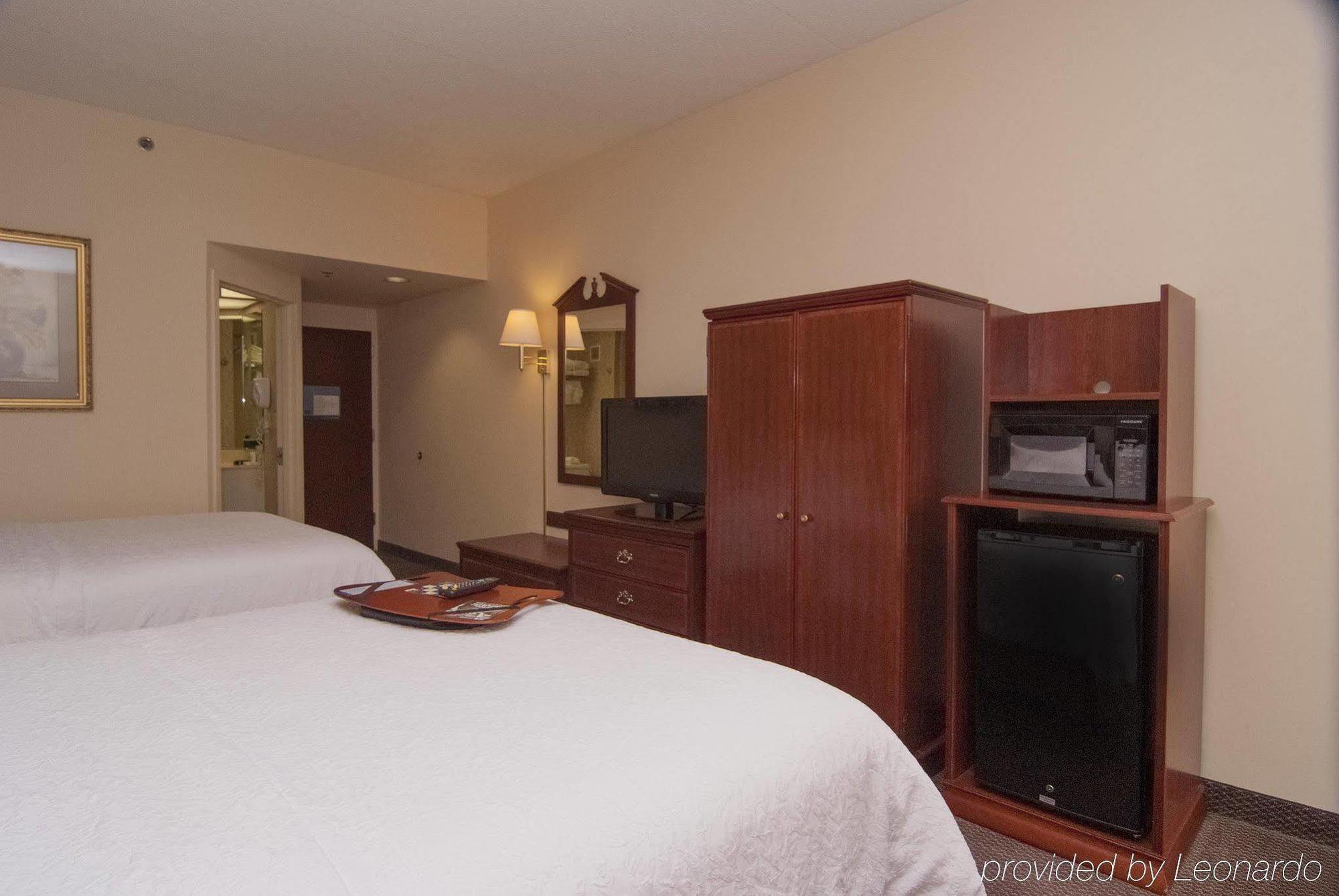 Hampton Inn Flemington Bagian luar foto