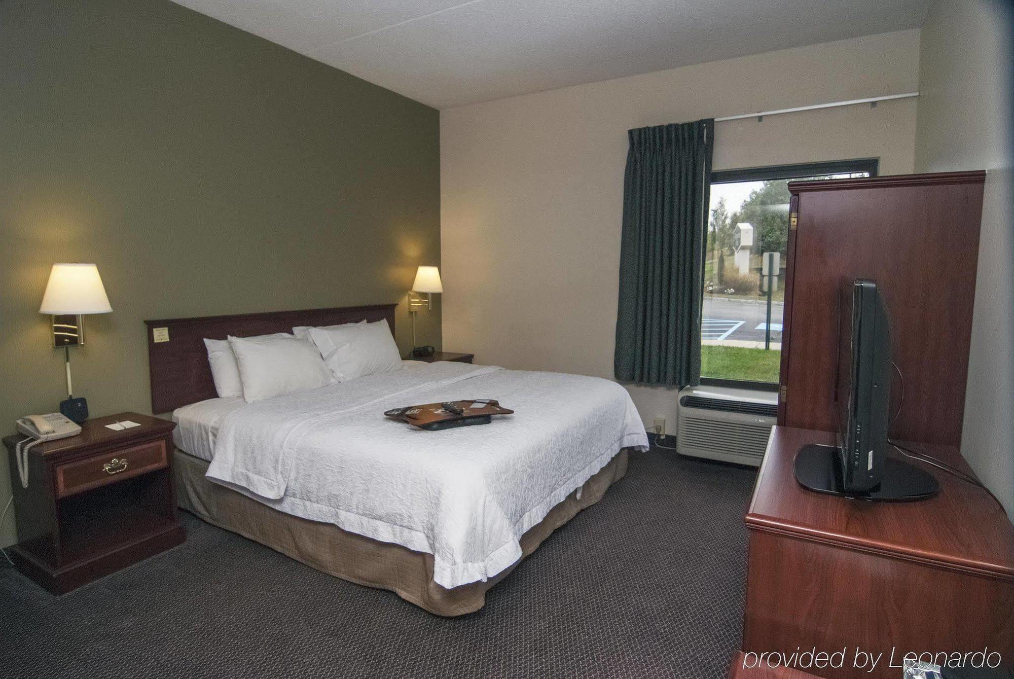 Hampton Inn Flemington Bagian luar foto