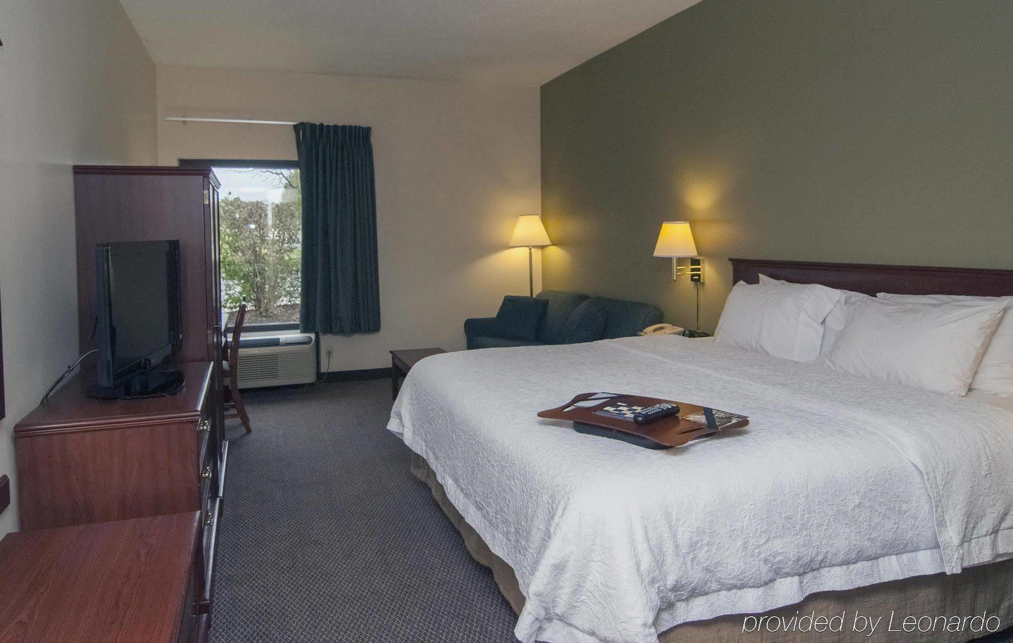 Hampton Inn Flemington Bagian luar foto
